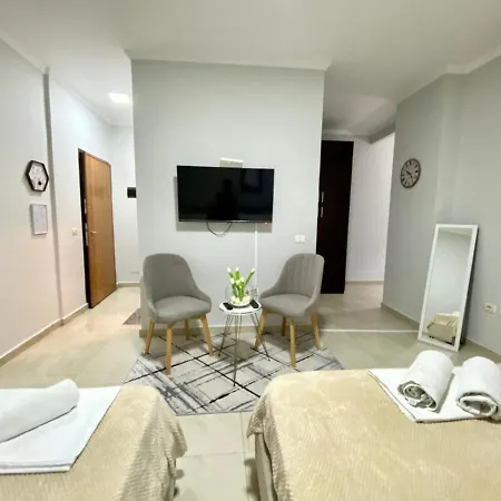 Apartament Chlo 1 *